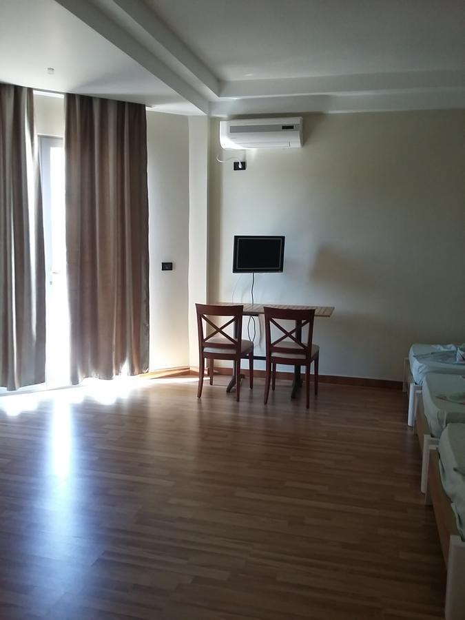 Blue Sky Hotel Голем Екстериор снимка