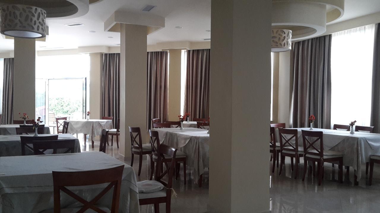 Blue Sky Hotel Голем Екстериор снимка