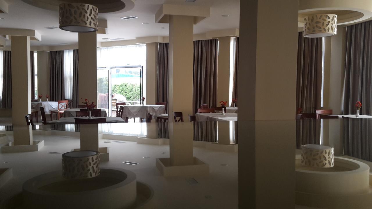 Blue Sky Hotel Голем Екстериор снимка