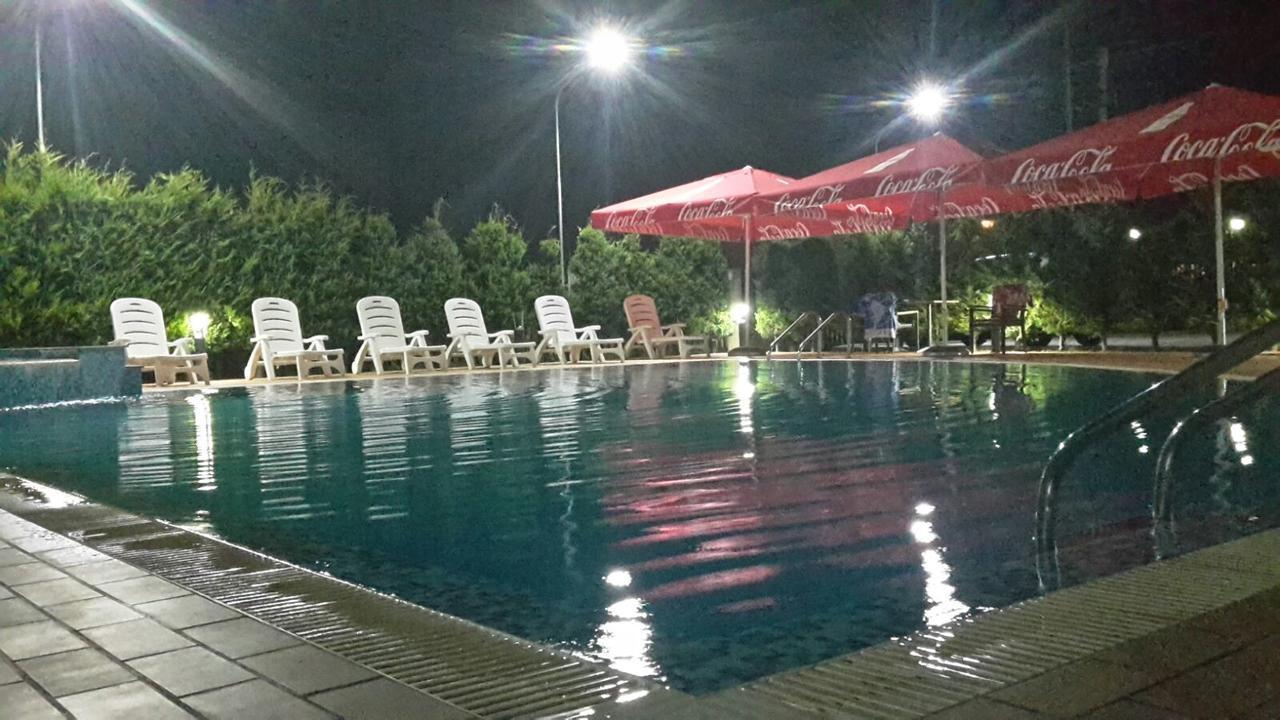 Blue Sky Hotel Голем Екстериор снимка