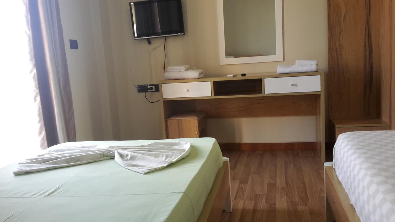 Blue Sky Hotel Голем Екстериор снимка