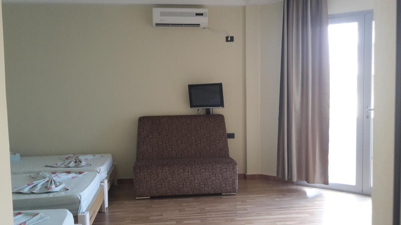 Blue Sky Hotel Голем Екстериор снимка