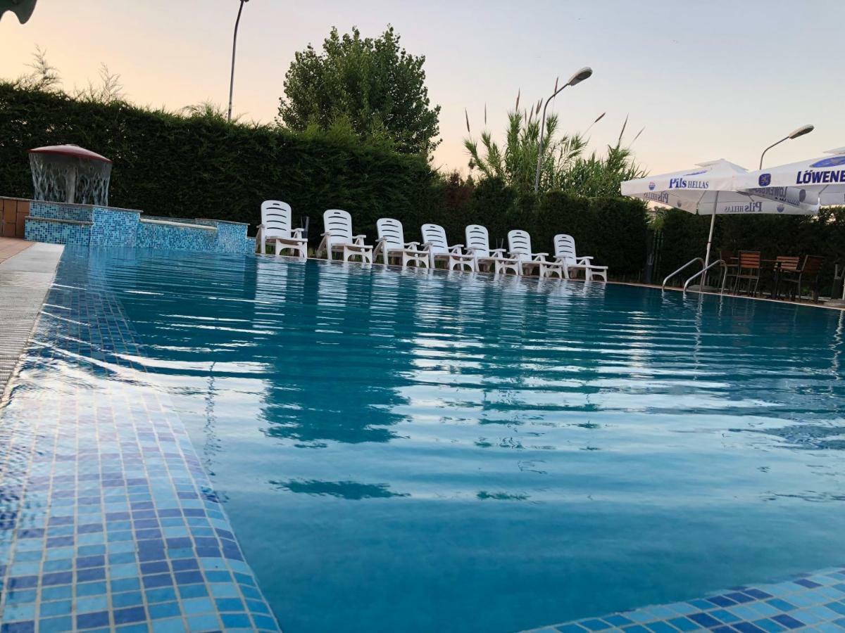Blue Sky Hotel Голем Екстериор снимка